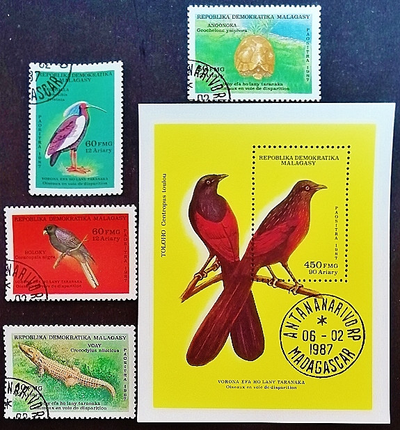 Набор почтовых марок (4 шт.) с блоком. "Вымирающие виды животных". 1987 год, Мадагаскар.