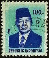 Почтовая марка (100 r.). "Президент Сухарто". 1986 год, Индонезия.