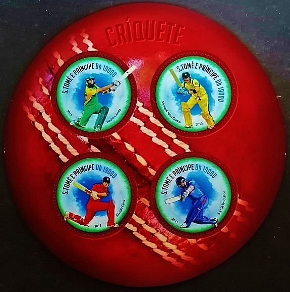 Блок марок (4 шт.) с мини-блоком. "Крикет". 2013 год, Сан-Томе и Принсипи.