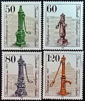 Набор марок (4 шт.). "Исторические уличные водо-насосы в Берлине". 1983 год, Западный Берлин.