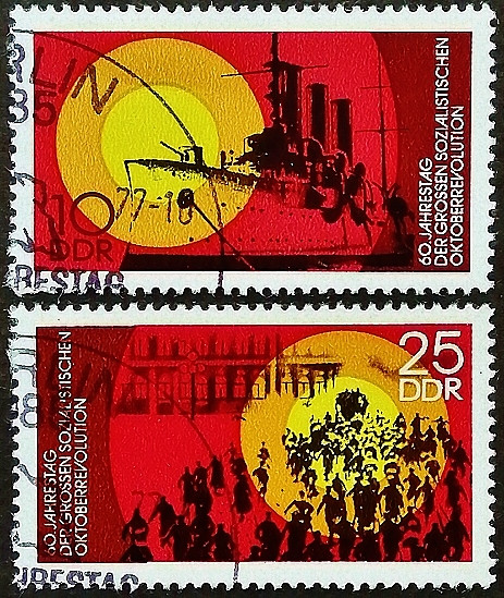 Набор почтовых марок (2 шт.). "60 лет Октябрьской Социалистической Революции". 1977 год, ГДР.