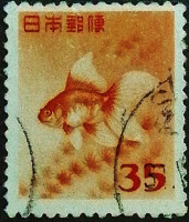 Почтовая марка (35 y.). "Золотая рыбка". 1952 год, Япония.