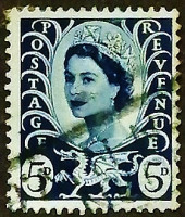 Почтовая марка (5 p.). "Королева Елизавета II". 1968 год, Уэльс.