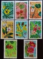 Набор почтовых марок (8 шт.). "Полевые цветы". 1977 год, Вьетнам.