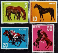 Набор марок (4 шт.). "Выставка породистых лошадей, Берлин". 1967 год, ГДР.