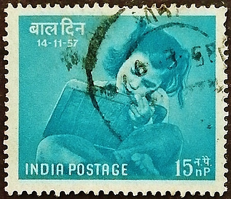 Почтовая марка (15 np.). "День защиты детей". 1957 год, Индия.