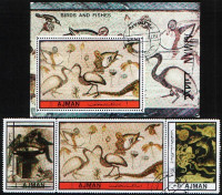 Набор-сцепка марок (3 шт.) с блоком. "Мозаика: птицы и рыбы". 1972 год, Аджман.
