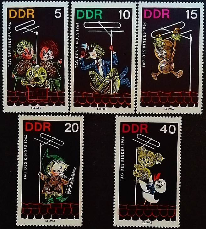Набор марок (5 шт.). "Международный день защиты детей". 1964 год, ГДР.