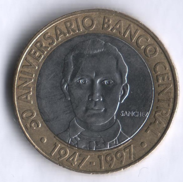 Монета 5 песо. 1997 год, Доминиканская Республика. 50 лет Центральному банку.