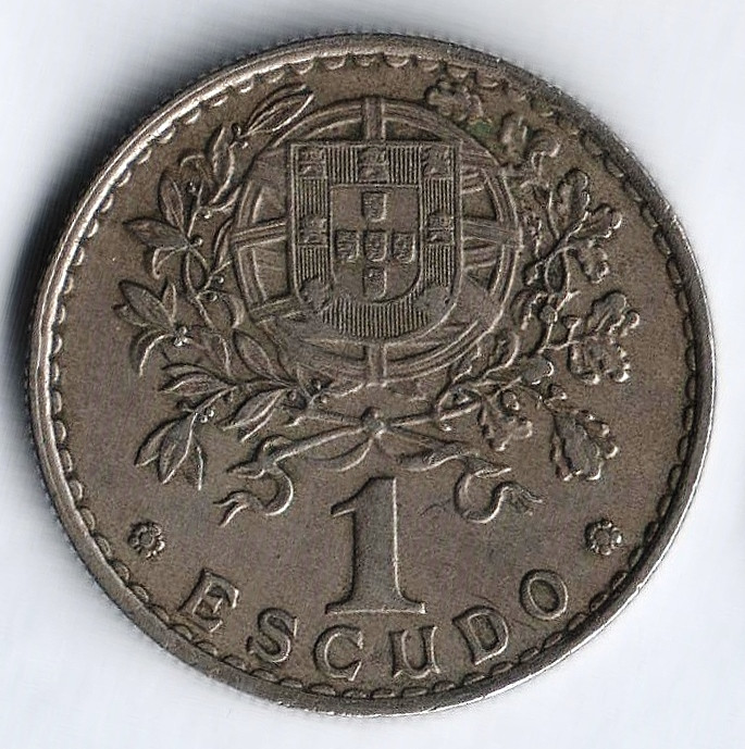 Монета 1 эскудо. 1957 год, Португалия.