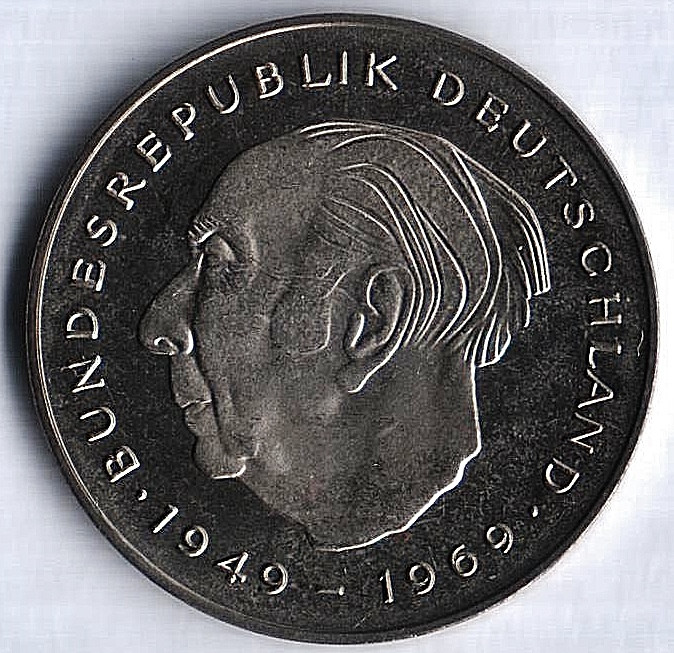 Монета 2 марки. 1980 год (G), ФРГ. Теодор Хойс.