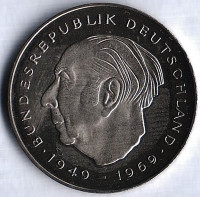 Монета 2 марки. 1982 год (J), ФРГ. Теодор Хойс.