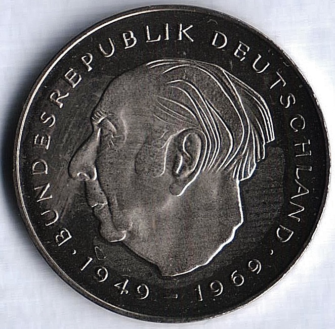 Монета 2 марки. 1982 год (J), ФРГ. Теодор Хойс.