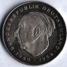 Монета 2 марки. 1982 год (J), ФРГ. Теодор Хойс.