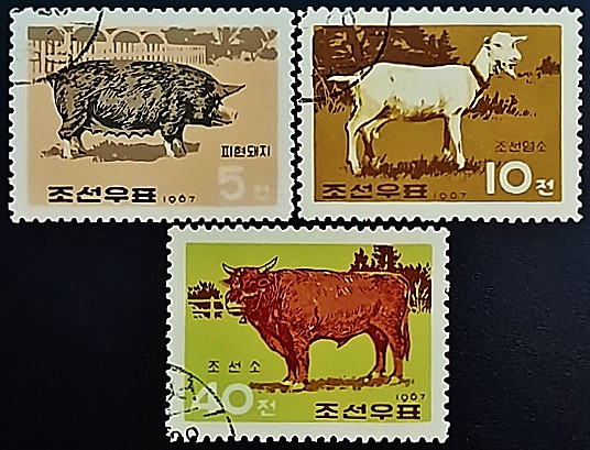 Набор почтовых марок (3 шт.). "Домашние животные". 1967 год, КНДР. Набор почтовых марок (3 шт.). "Домашние животные". 1967 год, КНДР.
