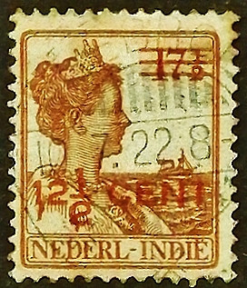 Почтовая марка (12⅟₂ c.). "Королева Вильгельмина". 1921 год, Нидерландская Ост-Индия.