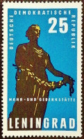 Марка почтовая. "Монумент Родина-Мать в Ленинграде". 1964 год, ГДР.