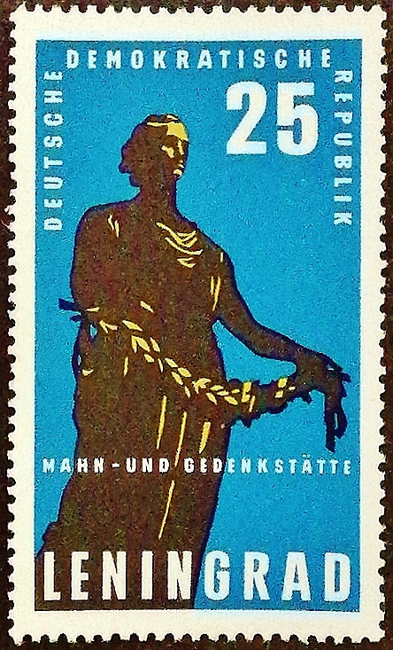 Марка почтовая. "Монумент Родина-Мать в Ленинграде". 1964 год, ГДР.