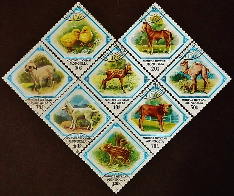Набор почтовых марок (8 шт.). "Молодые животные". 1982 год, Монголия.