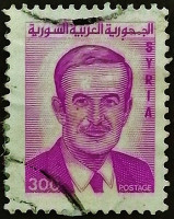 Почтовая марка (300 p.). "Президент Хафез Аль Асад". 1992 год, Сирия.