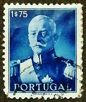 Почтовая марка. "Президент Ошкар Кармона". 1945 год, Португалия.