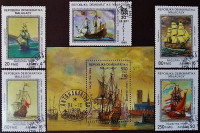 Набор почтовых марок (5 шт.) с блоком. "Корабли на картинах". 1988 год, Мадагаскар.