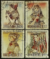 Набор почтовых марок (4 шт.). "Национальные костюмы". 1956 год, Чехословакия.