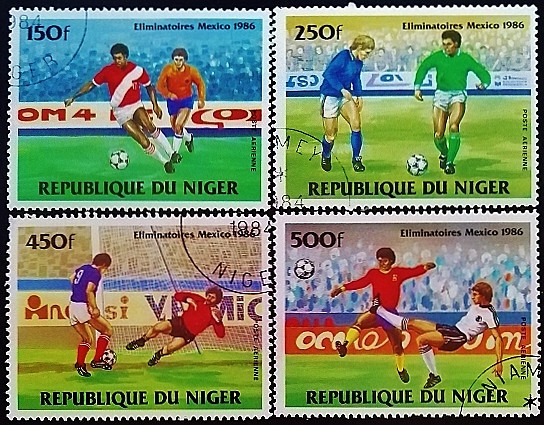 Набор почтовых марок (4 шт.). "Чемпионат мира по футболу FIFA, Мексика`1986 (квалификация)". 1984 год, Нигер.
