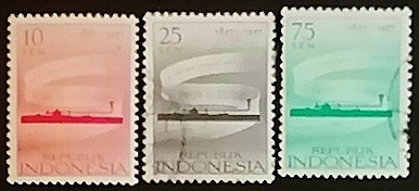 Набор почтовых марок  (3 шт.). "Телеграфы в Индонезии". 1957 год, Индонезия.
