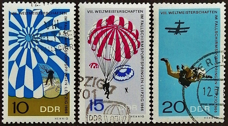 Набор почтовых марок (3 шт.). "Парашютный спорт". 1966 год, ГДР.