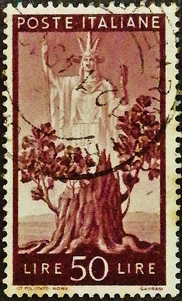 Почтовая марка (50 l.). "Демократия". 1945 год, Италия.