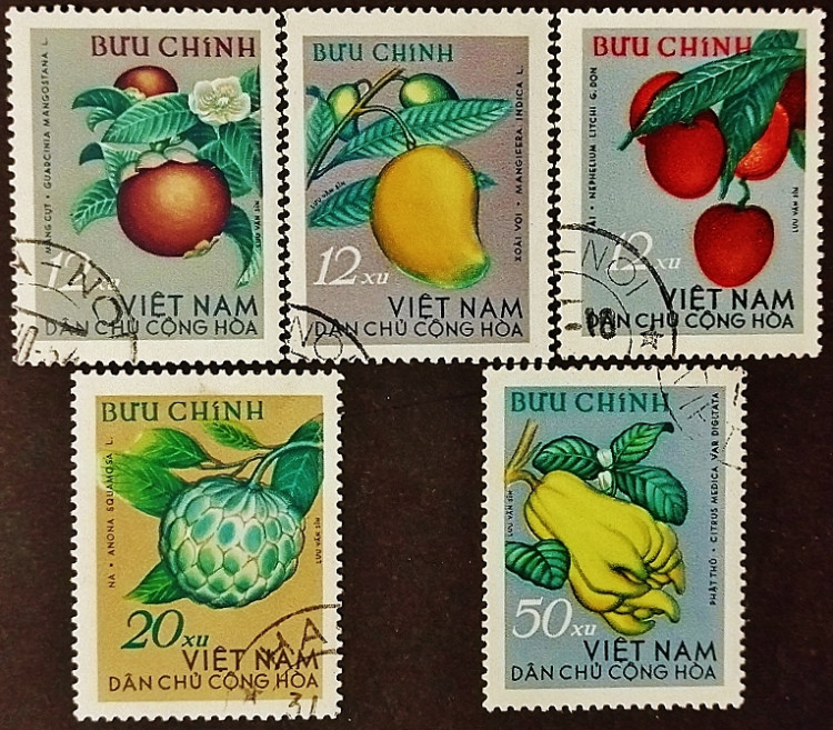 Набор почтовых марок (5 шт.). "Фрукты". 1964 год, Вьетнам.