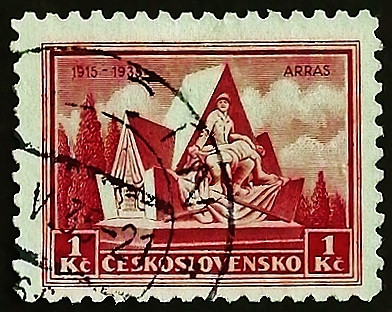 Почтовая марка. "Памятник чешским героям в Аррасе, Франция". 1935 год, Чехословакия.