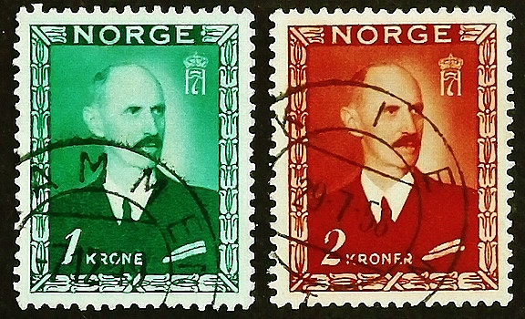 Набор почтовых марок (2 шт.). "Король Хаакон VII". 1946 год, Норвегия.