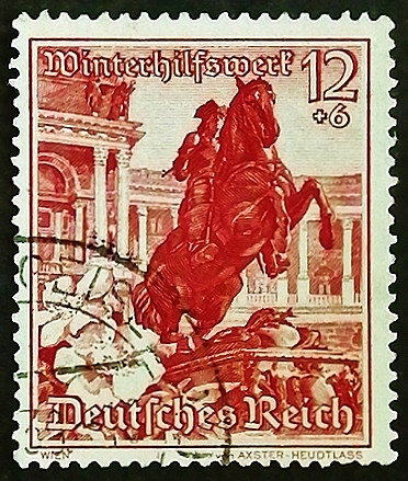 Почтовая марка. "Памятник принцу Евгению в Вене и шиповник". 1938 год, Германский Рейх.