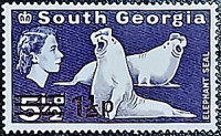 Марка почтовая (1½ p.). "Морской слон". 1971 год, Южная Георгия.