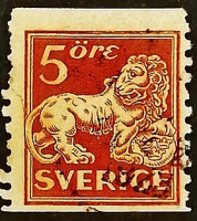 Почтовая марка (5 ö.). "Стоящий лев (II)". 1921 год, Швеция.