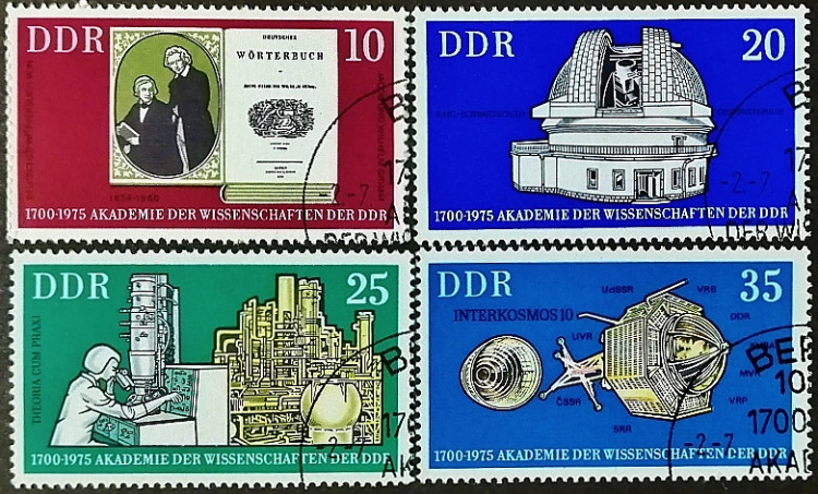 Набор почтовых марок (4 шт.). "275-летие Академии наук в Берлине". 1975 год, ГДР.