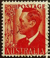 Почтовая марка (2⅟₂ p.). "Король Георг VI и королева Елизавета". 1950 год, Австралия.