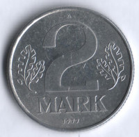 Монета 2 марки. 1977 год, ГДР.
