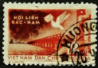 Почтовая марка. "Связь между Северным и Южным Вьетнамом". 1959 год, Вьетнам.