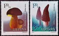 Набор марок (2 шт.). "Красная книга Литвы - Грибы". 1997 год, Литва.