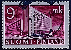 Почтовая марка (9 m.). "Административное здание почты". 1942 год, Финляндия.