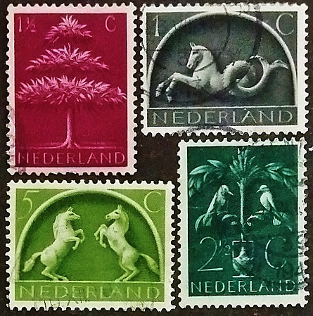 Набор почтовых марок (4 шт.). "Германские символы". 1943 год, Нидерланды.