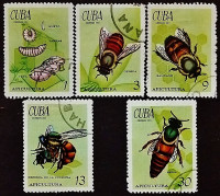 Набор почтовых марок (5 шт.). "Пчеловодство". 1971 год, Куба.