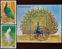 Набор почтовых марок (2 шт.) с блоком. "Павлины". 1990 год, КНДР.