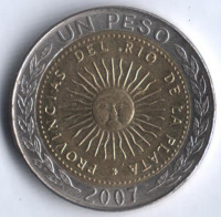 Монета 1 песо. 2007 год, Аргентина. Дизайн первой аргентинской монеты, 200 лет(1813-2013).