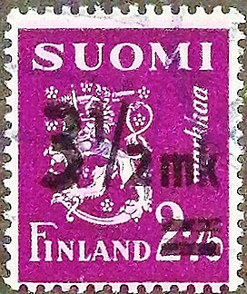Почтовая марка (3⅟₂ m.). "Герб". 1943 год, Финляндия.